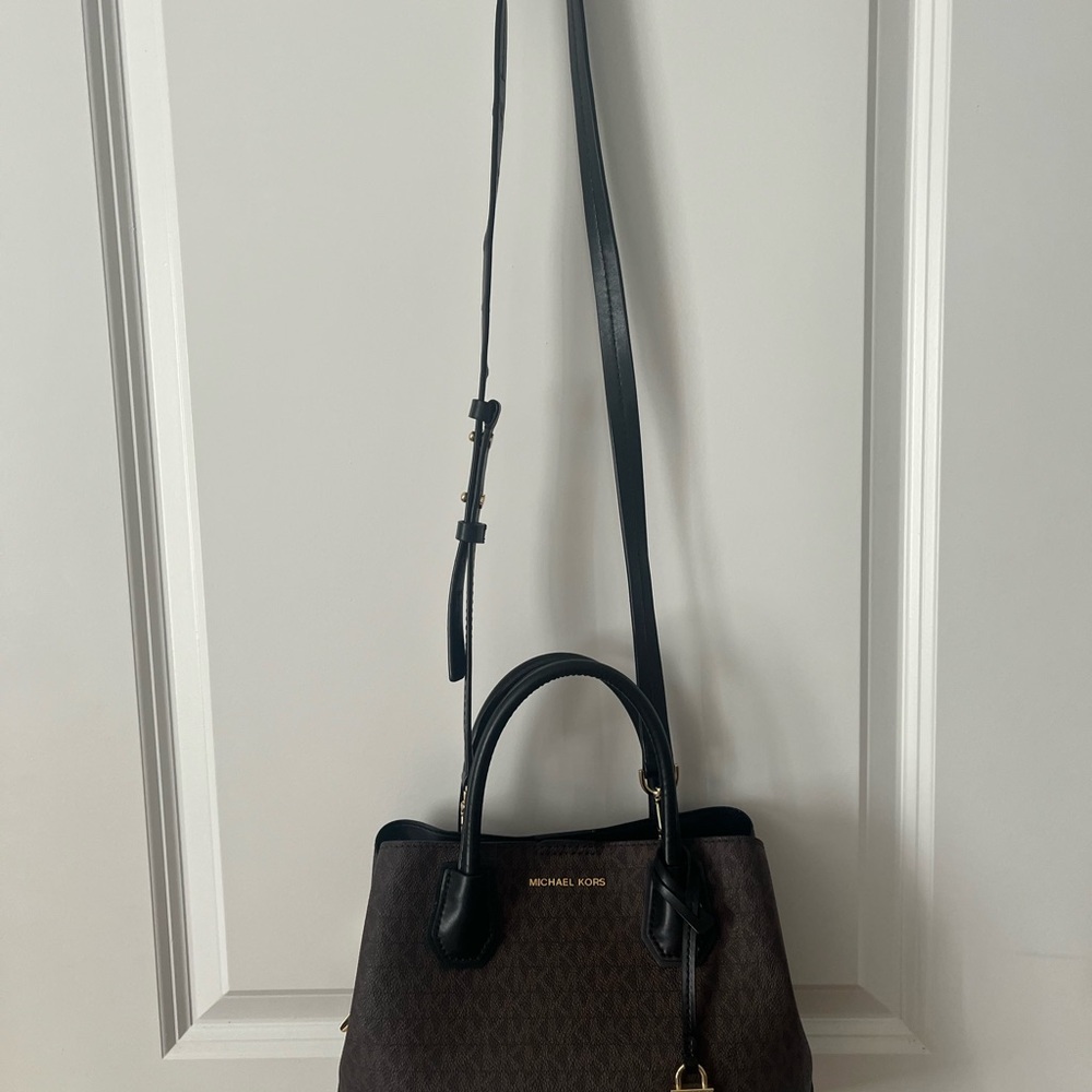 Michael Kors Elegant Black and Brown Crossbody Bag